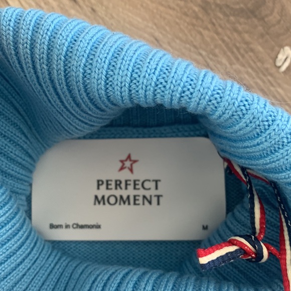 NWT Perfect moment chopper sweater in sky blue - Picture 5 of 7